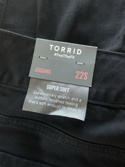 Torrid Mid-Rise Black Ripped Jegging Size 22 SHORT